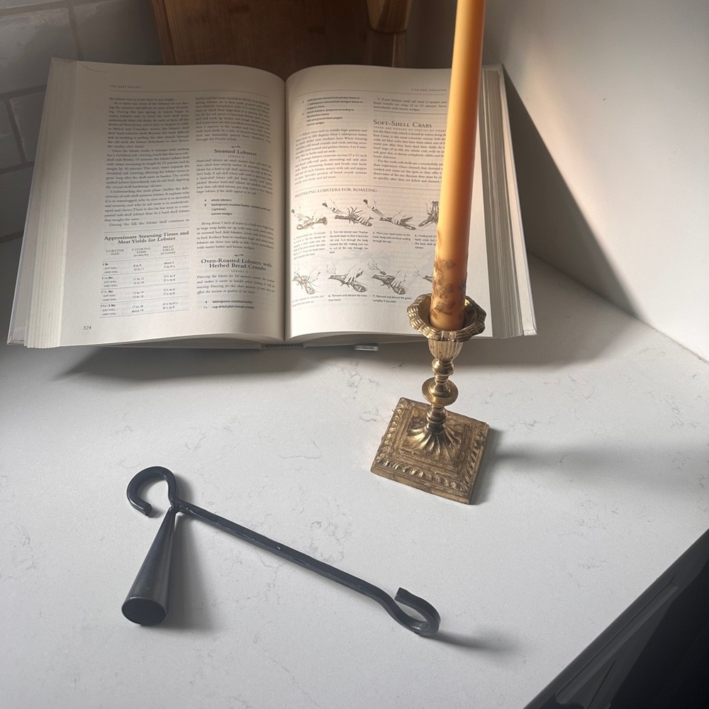 Metal candle snuffer
